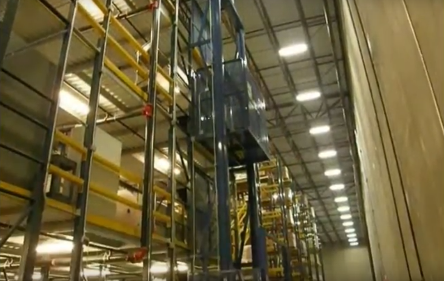 Mechanical Straddle Freight Lift (VRC) Travels 4 Levels