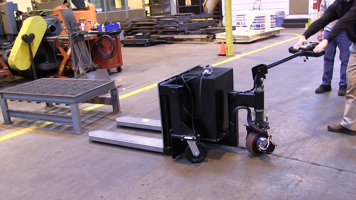How Lift and Positioning Systems Help Reduce Manual Material Handling in Manufacturing
