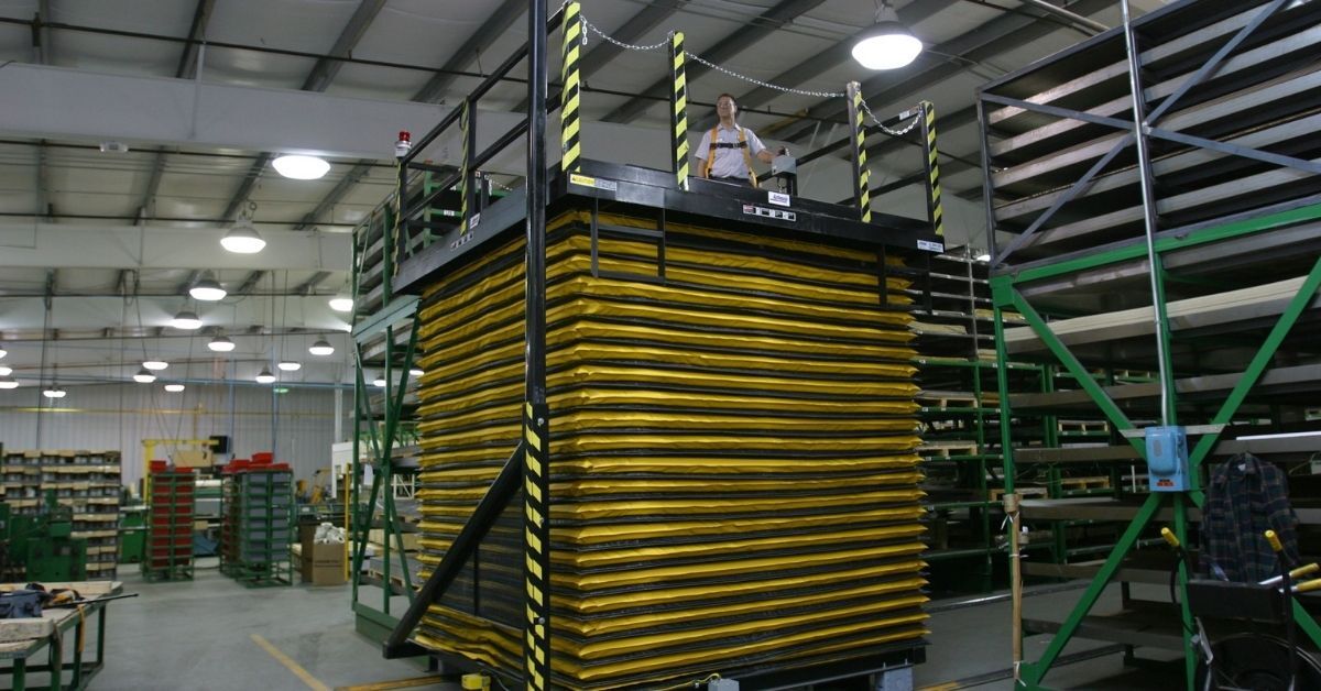 Material handling lift for mezzanine applications