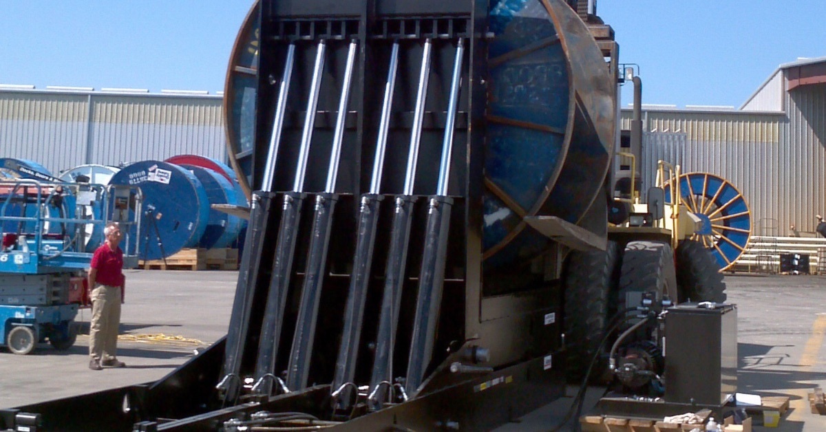 Heavy-duty hydraulic lifting equipment with multiple cylinders designed for handling large and oversized industrial loads.